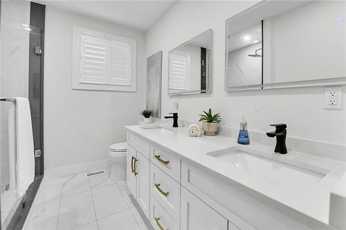 1680 Kohler Road, Cayuga, ON - Indoor Photo Showing Bathroom