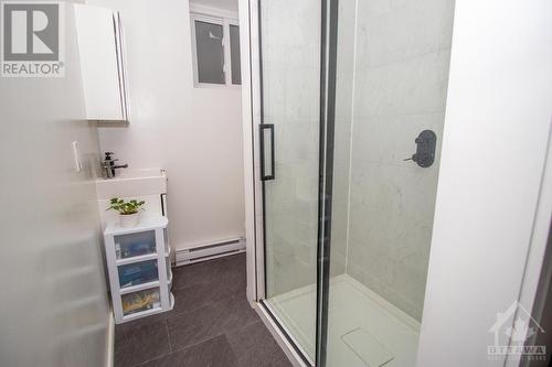 244 Charlotte Street Unit#1, Ottawa, ON - Indoor Photo Showing Bathroom