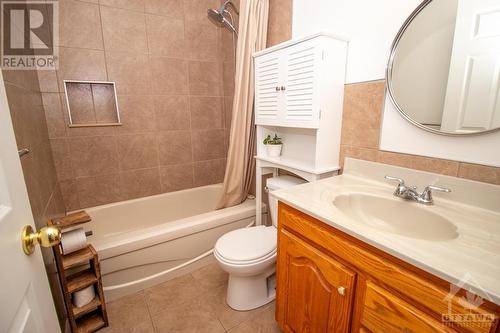 244 Charlotte Street Unit#1, Ottawa, ON - Indoor Photo Showing Bathroom