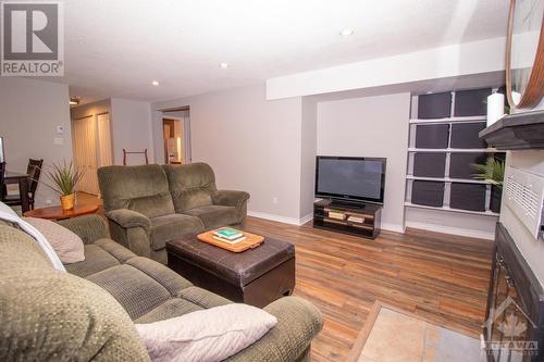 244 Charlotte Street Unit#1, Ottawa, ON - Indoor Photo Showing Living Room