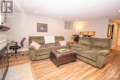 244 Charlotte Street Unit#1, Ottawa, ON - Indoor Photo Showing Living Room