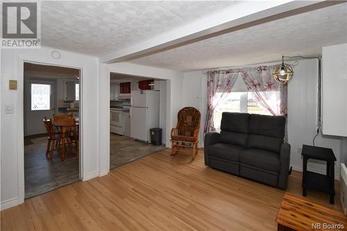 2101 Route 305, Cap-Bateau, NB - Indoor Photo Showing Living Room