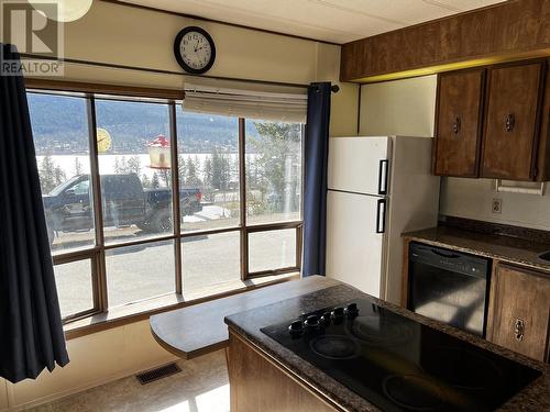 39 1700 S Broadway Avenue, Williams Lake, BC - Indoor Photo Showing Kitchen
