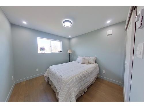 512 5Th Street S, Cranbrook, BC - Indoor Photo Showing Bedroom