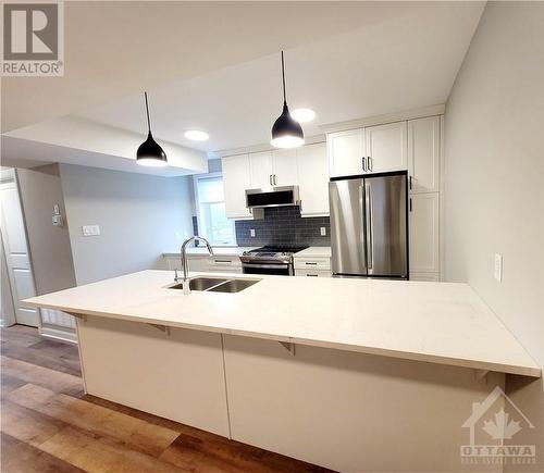 805 Maplewood Avenue Unit#B, Ottawa, ON - Indoor Photo Showing Kitchen With Stainless Steel Kitchen With Double Sink
