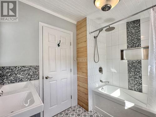 105 Birch Hill, Williams Lake, BC - Indoor Photo Showing Bathroom