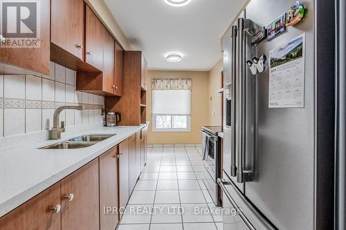 #56 -5536 Montevideo Rd, Mississauga, ON - Indoor Photo Showing Kitchen With Double Sink