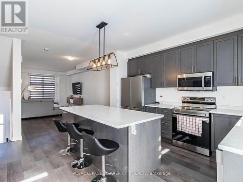 65 Totten Tr, New Tecumseth, ON - Indoor Photo Showing Kitchen With Stainless Steel Kitchen