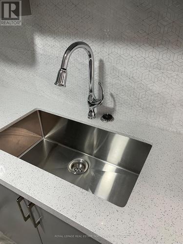 B - 1578 Robillard Road, Mississauga, ON - Indoor Photo Showing Kitchen With Double Sink