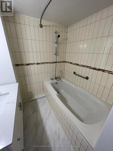 B - 1578 Robillard Road, Mississauga, ON - Indoor Photo Showing Bathroom