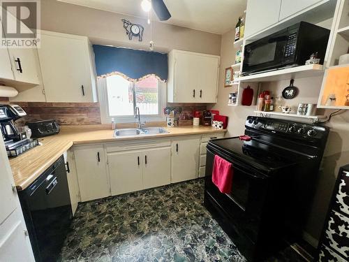 1145 96A Avenue, Dawson Creek, BC - Indoor Photo Showing Kitchen With Double Sink