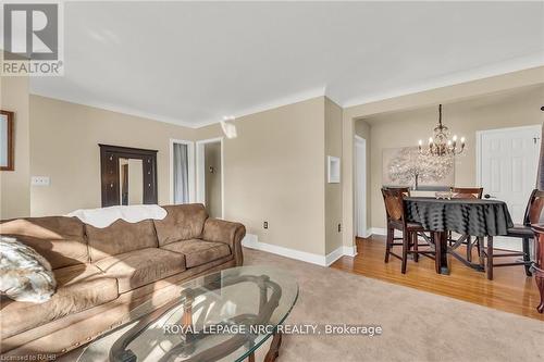 2354 Seventh Street Louth, St. Catharines, ON - Indoor Photo Showing Living Room