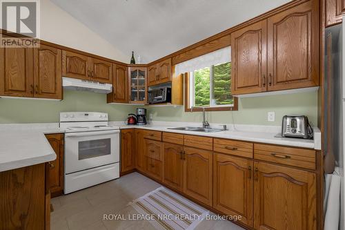 41 Reeves Drive, Parry Sound Remote Area, ON - Indoor Photo Showing Kitchen With Double Sink