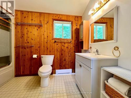 41 Reeves Drive, Parry Sound Remote Area, ON - Indoor Photo Showing Bathroom
