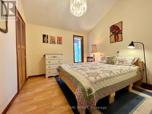 41 Reeves Drive, Parry Sound Remote Area, ON - Indoor Photo Showing Bedroom