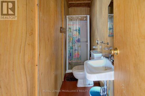 25 Cedar Lane, South Frontenac, ON - Indoor Photo Showing Bathroom