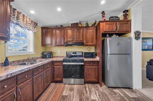 14 Copper Beach Drive, Nanticoke, ON - Indoor Photo Showing Kitchen With Double Sink