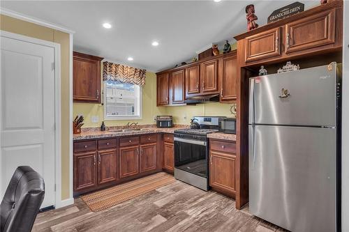 14 Copper Beach Drive, Nanticoke, ON - Indoor Photo Showing Kitchen