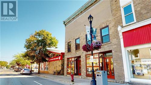 237-239 King Street W, Prescott, ON 