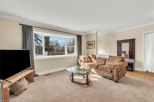 2354 Seventh Street Louth, St. Catharines, ON - Indoor Photo Showing Living Room