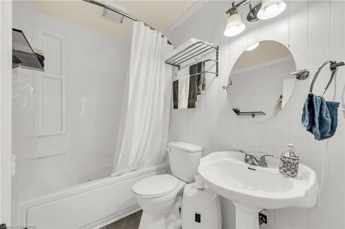 2354 Seventh Street Louth, St. Catharines, ON - Indoor Photo Showing Bathroom