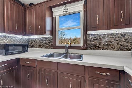 2354 Seventh Street Louth, St. Catharines, ON - Indoor Photo Showing Kitchen With Double Sink