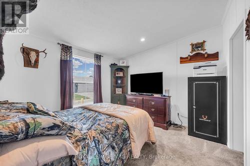 14 Copper Beach Dr, Haldimand, ON - Indoor Photo Showing Bedroom