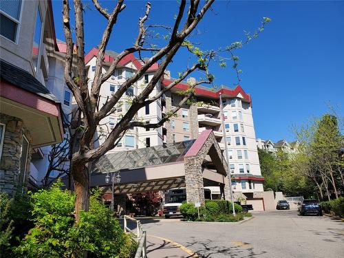 422-3011 Gateby Place, Vernon, BC - Outdoor