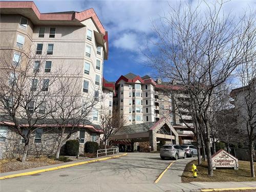 422-3011 Gateby Place, Vernon, BC - Outdoor With Facade