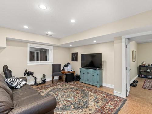 751 Mt Ida Drive, Coldstream, BC - Indoor Photo Showing Living Room