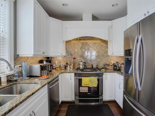 3153 Alder St, Victoria, BC - Indoor Photo Showing Kitchen With Stainless Steel Kitchen