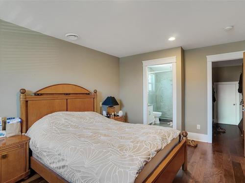 3153 Alder St, Victoria, BC - Indoor Photo Showing Bedroom