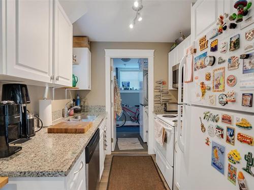 3153 Alder St, Victoria, BC - Indoor Photo Showing Kitchen With Double Sink