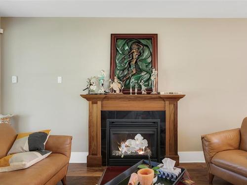 3153 Alder St, Victoria, BC - Indoor Photo Showing Living Room With Fireplace
