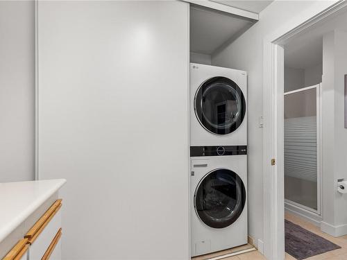 48-529 Johnstone Rd, Parksville, BC - Indoor Photo Showing Laundry Room