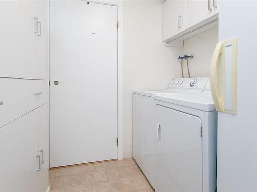 4605 Pipeline Rd, Saanich, BC - Indoor Photo Showing Laundry Room