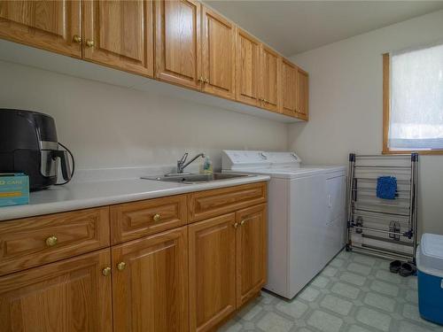 3731 Privateers Rd, Pender Island, BC - Indoor Photo Showing Laundry Room