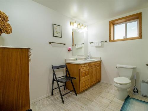 3731 Privateers Rd, Pender Island, BC - Indoor Photo Showing Bathroom