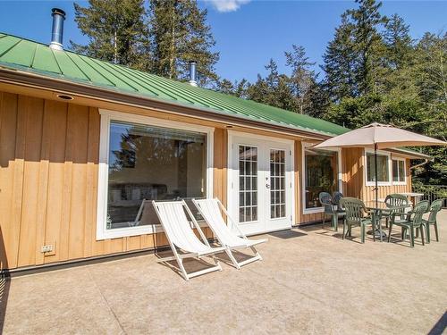 3731 Privateers Rd, Pender Island, BC - Outdoor With Deck Patio Veranda