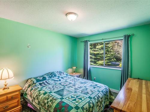 4517 Callow Rd, Bowser, BC - Indoor Photo Showing Bedroom