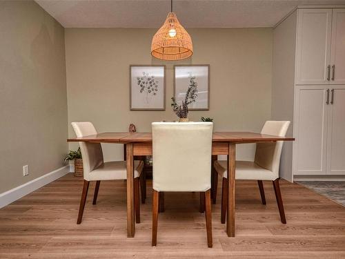 401-1034 Johnson St, Victoria, BC - Indoor Photo Showing Dining Room
