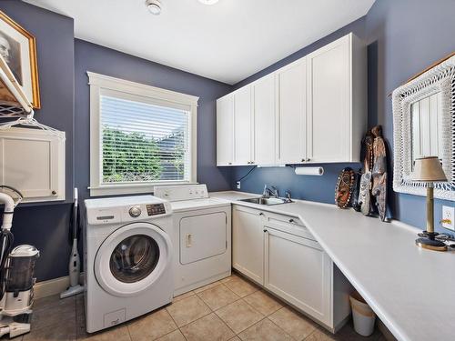 1699 Passage View Dr, Campbell River, BC - Indoor Photo Showing Laundry Room