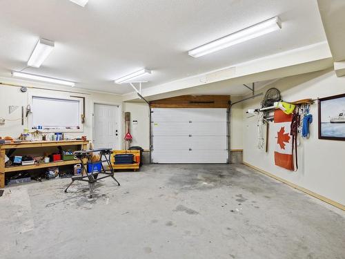 1699 Passage View Dr, Campbell River, BC - Indoor Photo Showing Garage