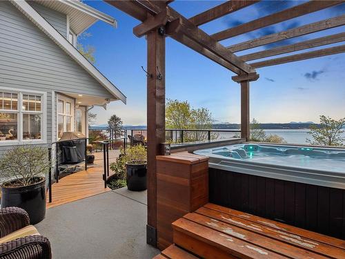 1699 Passage View Dr, Campbell River, BC - Outdoor With Exterior
