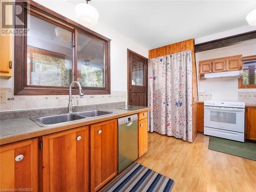 93 Ray Drive, Northern Bruce Peninsula, ON - Indoor Photo Showing Kitchen With Double Sink