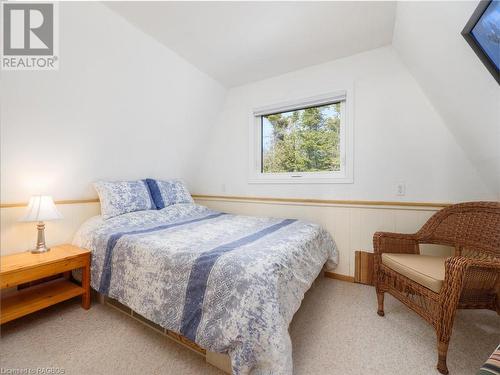 93 Ray Drive, Northern Bruce Peninsula, ON - Indoor Photo Showing Bedroom