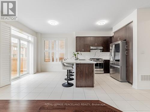 11 Grinnel Road, East Gwillimbury, ON - Indoor Photo Showing Kitchen
