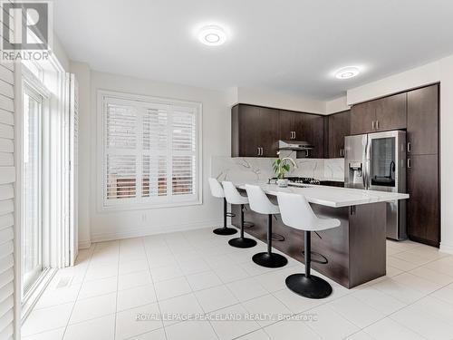 11 Grinnel Road, East Gwillimbury, ON - Indoor Photo Showing Kitchen