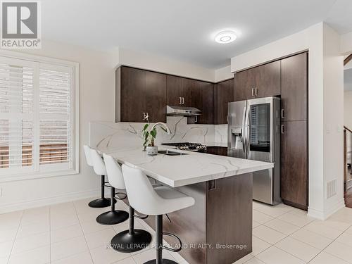 11 Grinnel Road, East Gwillimbury, ON - Indoor Photo Showing Kitchen With Upgraded Kitchen