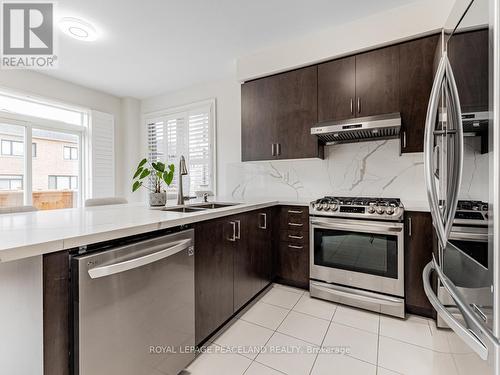11 Grinnel Road, East Gwillimbury, ON - Indoor Photo Showing Kitchen With Double Sink